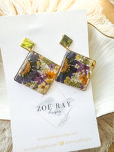 Load image into Gallery viewer, Blue Daisy Diamonds
