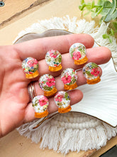 Load image into Gallery viewer, Snow Globe Posts
