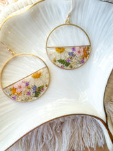 Load image into Gallery viewer, Daisy Garden Half Circles
