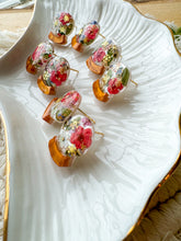 Load image into Gallery viewer, Snow Globe Posts
