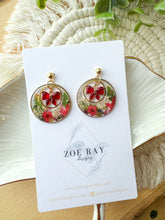 Load image into Gallery viewer, Red and Green Christmas Wreaths
