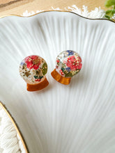 Load image into Gallery viewer, Snow Globe Posts
