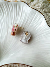 Load image into Gallery viewer, Snow Globe Posts
