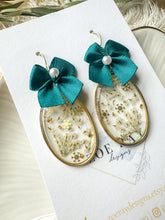 Load image into Gallery viewer, Teal Christmas Bows
