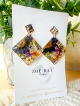 Load image into Gallery viewer, Blue Daisy Diamonds
