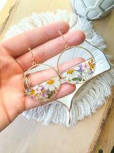 Load image into Gallery viewer, Daisy Garden Half Circles
