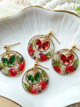 Load image into Gallery viewer, Red and Green Christmas Wreaths
