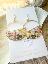 Load image into Gallery viewer, Daisy Garden Half Circles
