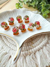 Load image into Gallery viewer, Snow Globe Posts
