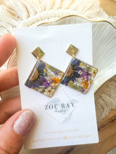 Load image into Gallery viewer, Blue Daisy Diamonds
