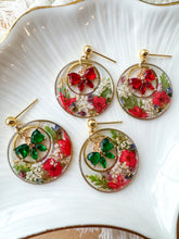 Load image into Gallery viewer, Red and Green Christmas Wreaths
