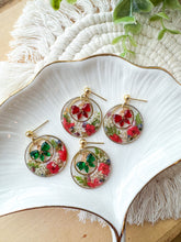 Load image into Gallery viewer, Red and Green Christmas Wreaths
