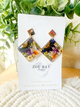 Load image into Gallery viewer, Blue Daisy Diamonds
