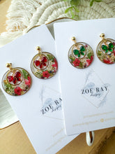 Load image into Gallery viewer, Red and Green Christmas Wreaths
