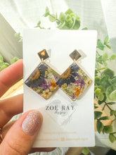 Load image into Gallery viewer, Blue Daisy Diamonds
