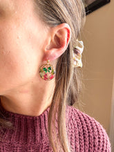 Load image into Gallery viewer, Red and Green Christmas Wreaths
