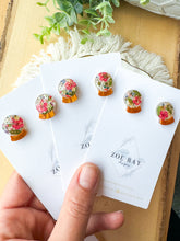 Load image into Gallery viewer, Snow Globe Posts
